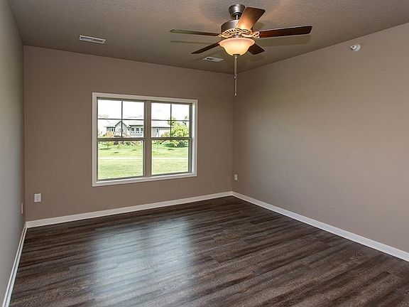 3rd image of 2507 NE Oak Dr Unit 6