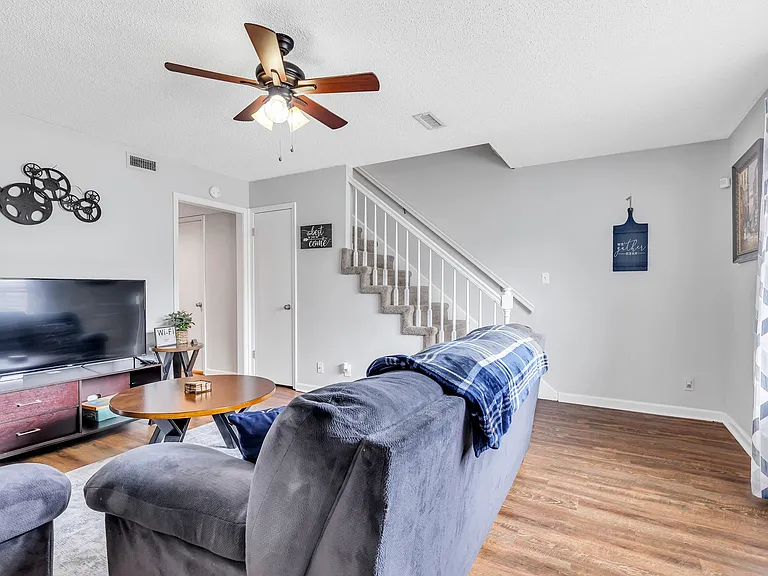 611 Doane Dr #A — Photo 6