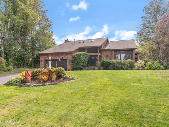 9 Highfield Lane, Albany, NY 12208