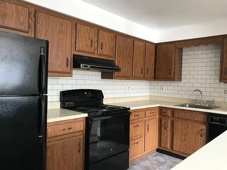 945 Washington Ave — Photo 3