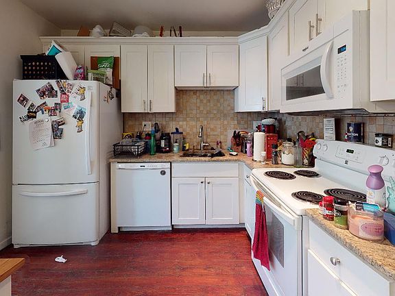 4th image of 3054 Chatham St