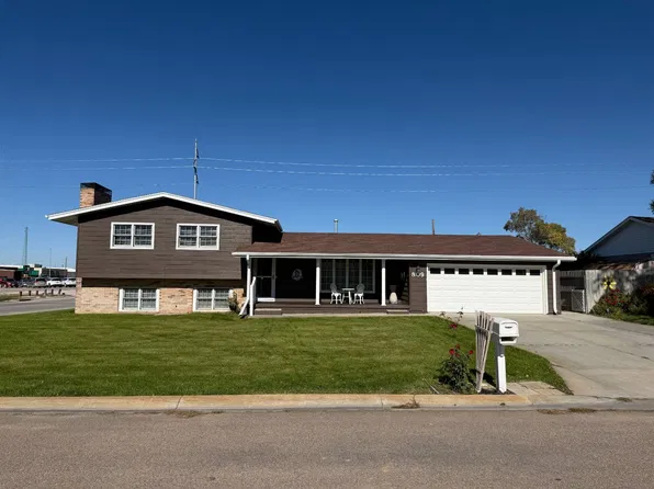 809 Arrowhead Dr, Broken Bow, NE 68822