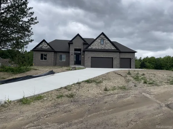 68651 Lake Angela Pointe St, Richmond, MI 48062