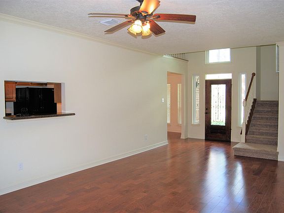 4th image of 1112 Woodchase Dr