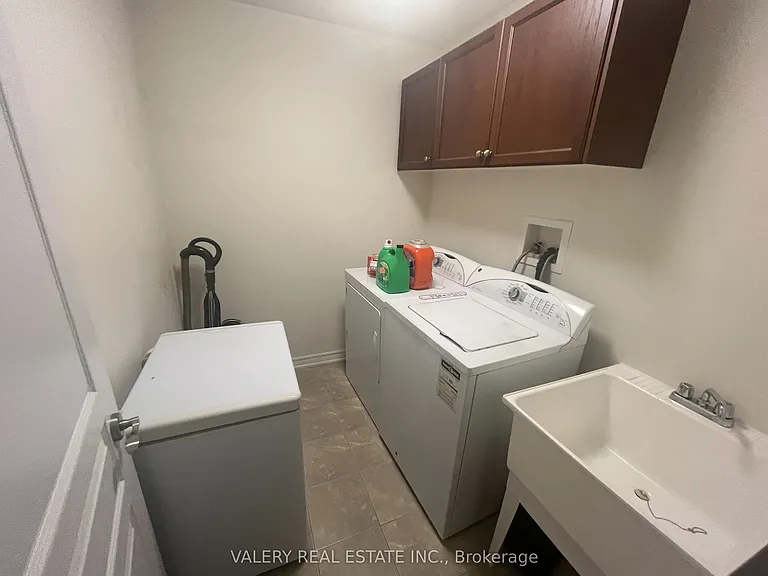 48 Bellcrest Rd #1 — Photo 28
