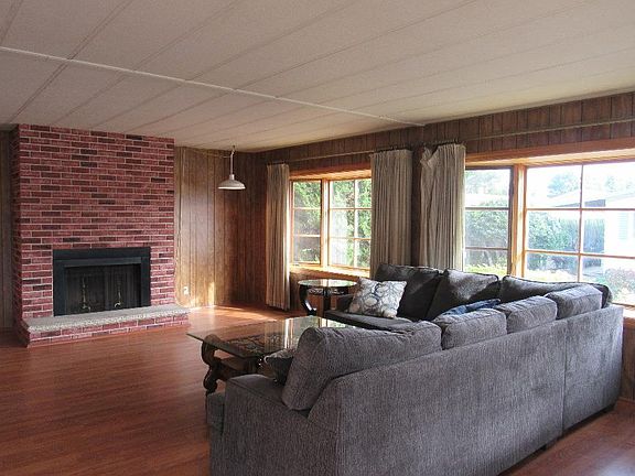 2nd image of 601 Millpond Dr #601