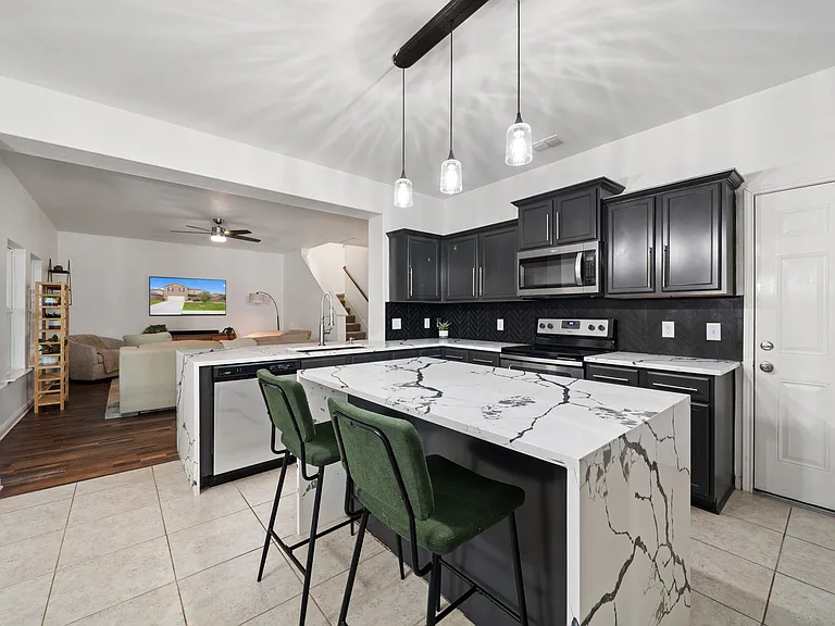 125 Curt St — Photo 17