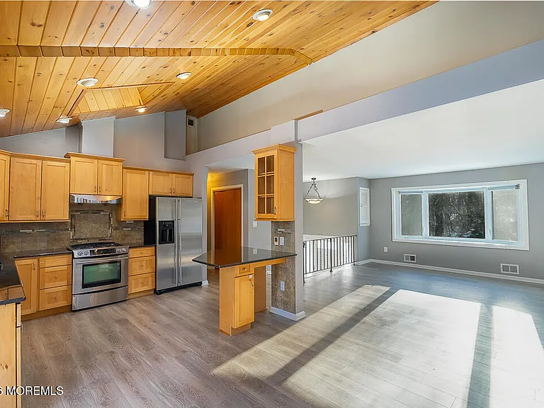 315 Beverly Way — Photo 8