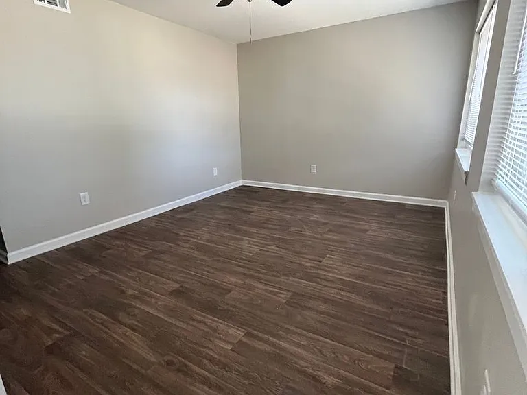 1744 Lyle Ave — Photo 21