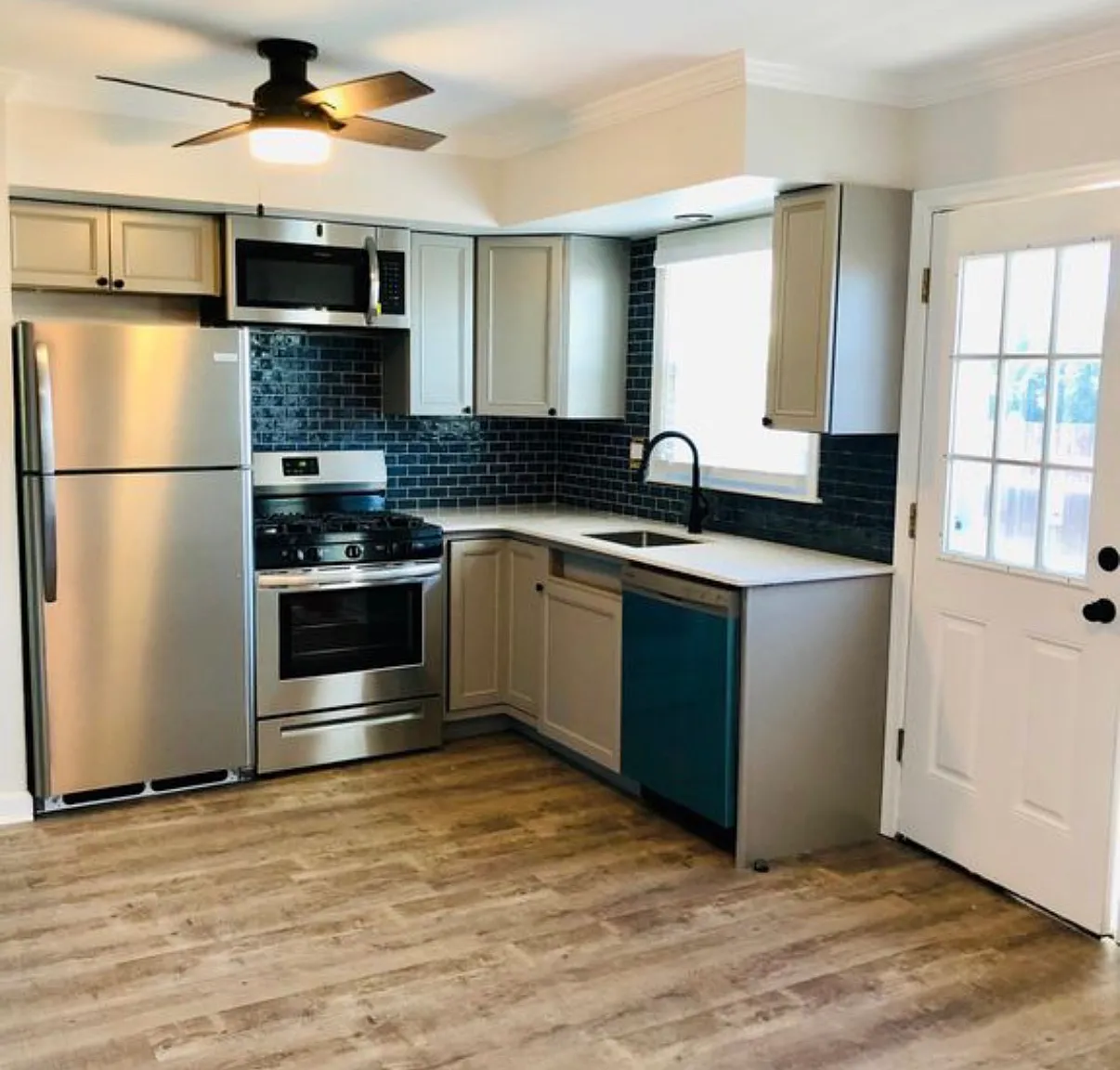 2 bed, 990 sqft, $2,900 — Photo 4