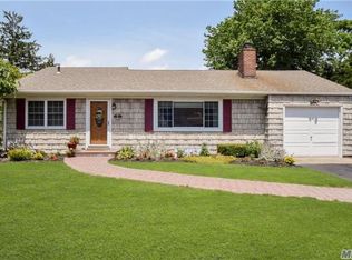 17 Arthur Ave, Patchogue, NY 11772