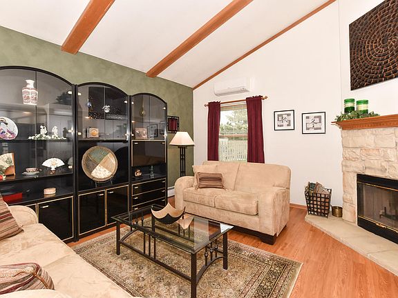 3rd image of 6259 Thorncrest Dr