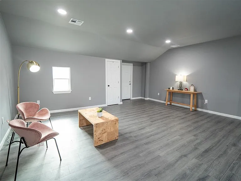 628 S Philadelphia Ave — Photo 1