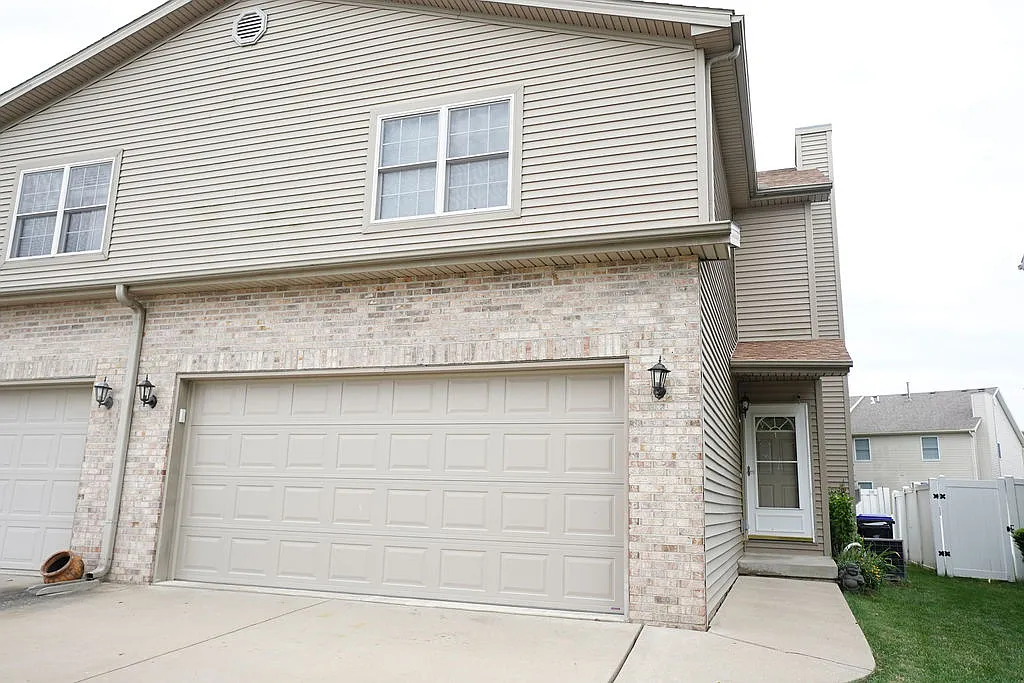 3 bed, 2295 sqft, $2,295 — Photo 1