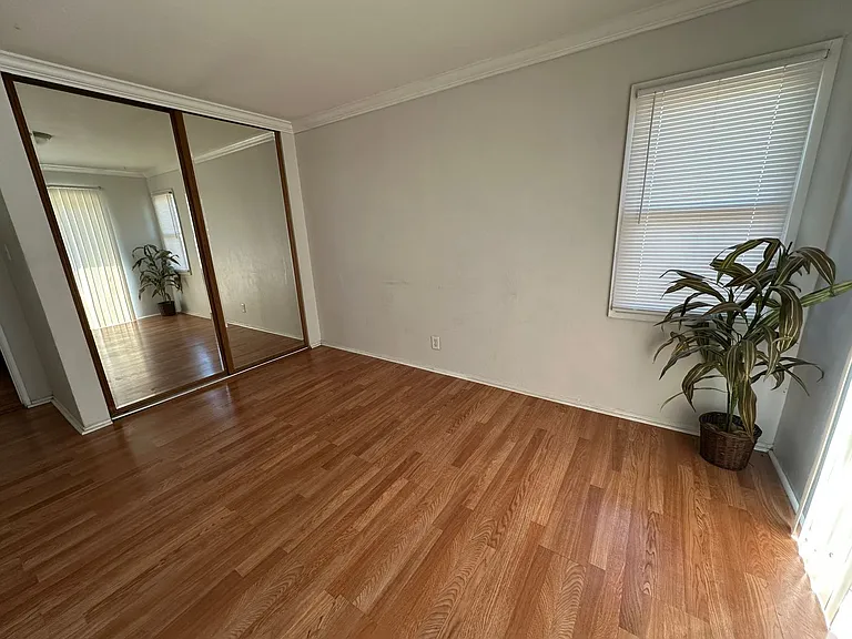 546 Richmond Ave — Photo 7