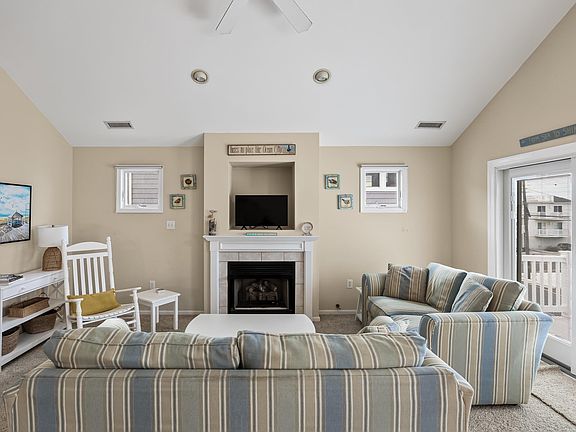 4th image of 1955 Asbury Ave #2