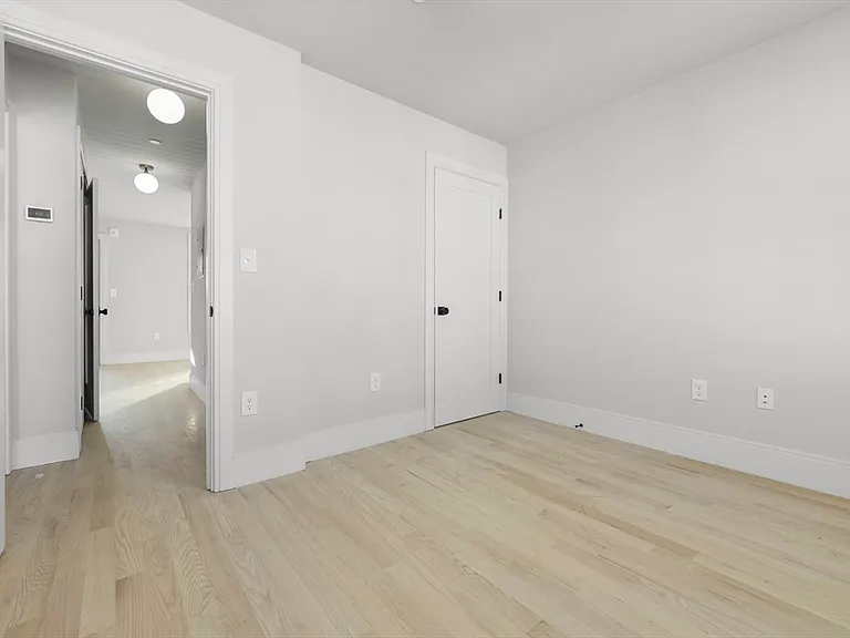 183 Maverick St #3 — Photo 9
