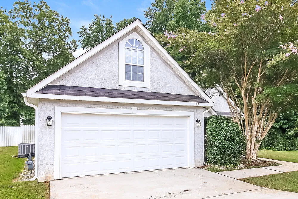 3 bed, 2.0 bath, 1729 sqft, $2,850 — Photo 4