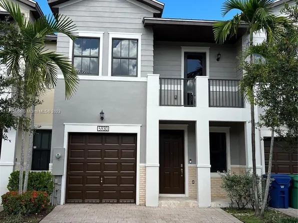 5930 NW 104th Path, Doral, FL 33178