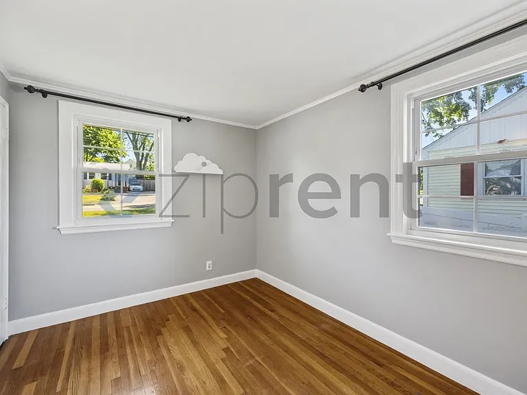 371 Salem St — Photo 9