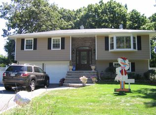 14 Donald St, Port Jefferson Station, NY 11776
