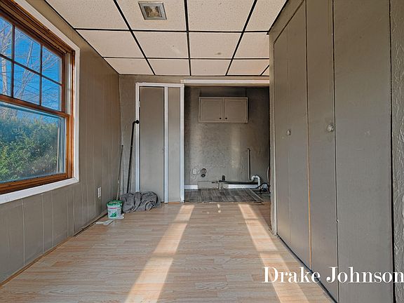 5th image of 2474 Evanston Ave