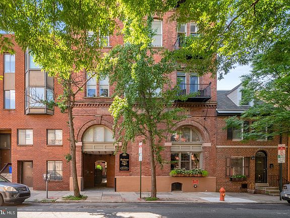 3rd image of 1720-22 Lombard St #103