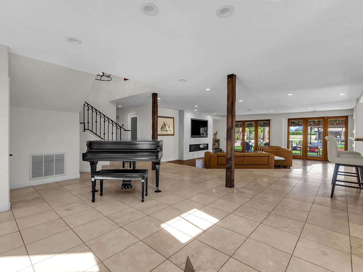 6 bed, 4360 sqft, $15,000 — Photo 3