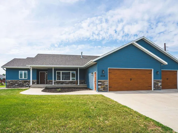 576 13th St SW, Le Mars, IA 51031