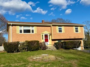 178 Canonchet Dr, Portsmouth, RI 02871