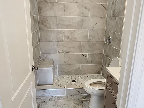 3rd image of 808 Woodlawn St Unit B