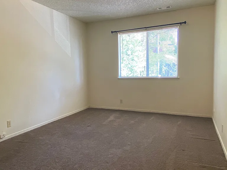 354 Pleasant St — Photo 11
