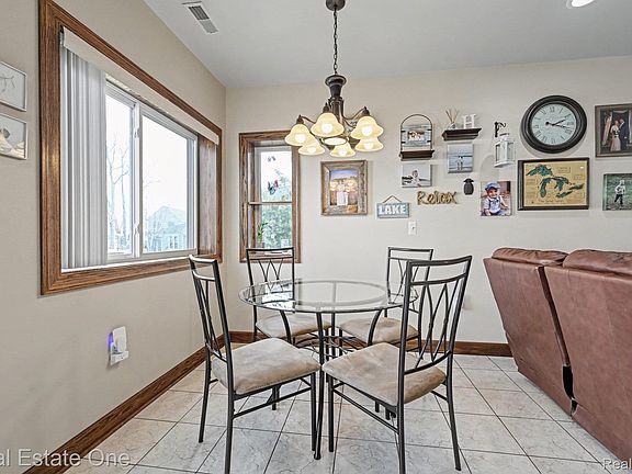 5th image of 2061 Rosedale Dr