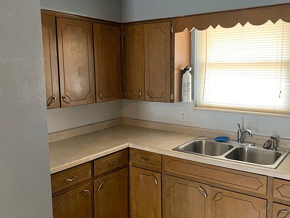 4th image of 223 Morgan St #10