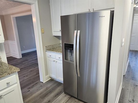 4th image of 115 Channings Lake Dr