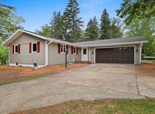 1964 Blueberry Ln, Green Bay, WI 54304