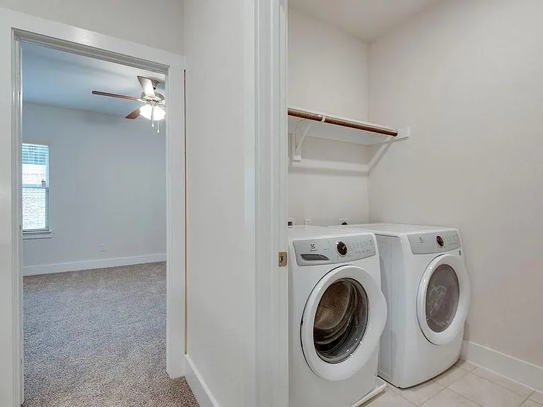 2433 Siskiyou St — Photo 11
