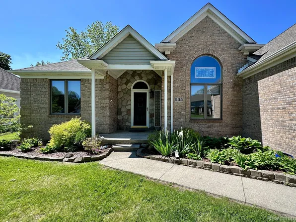 635 Saint Andrews, Saint Clair, MI 48079