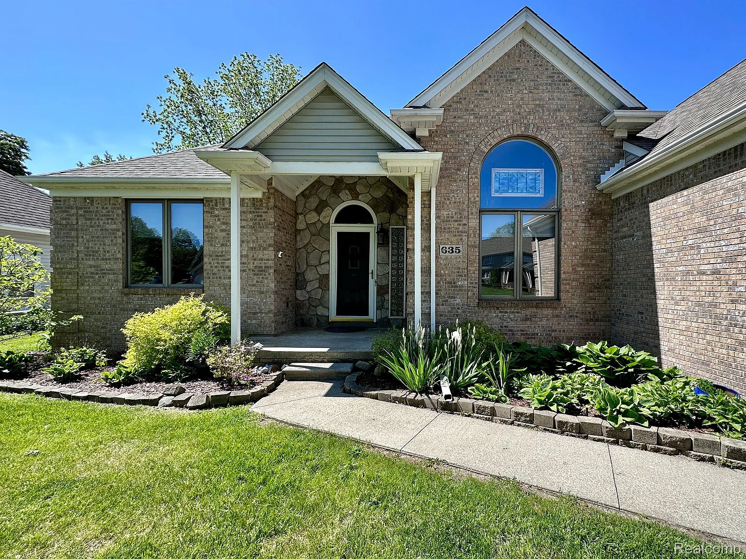635 Saint Andrews photo 1