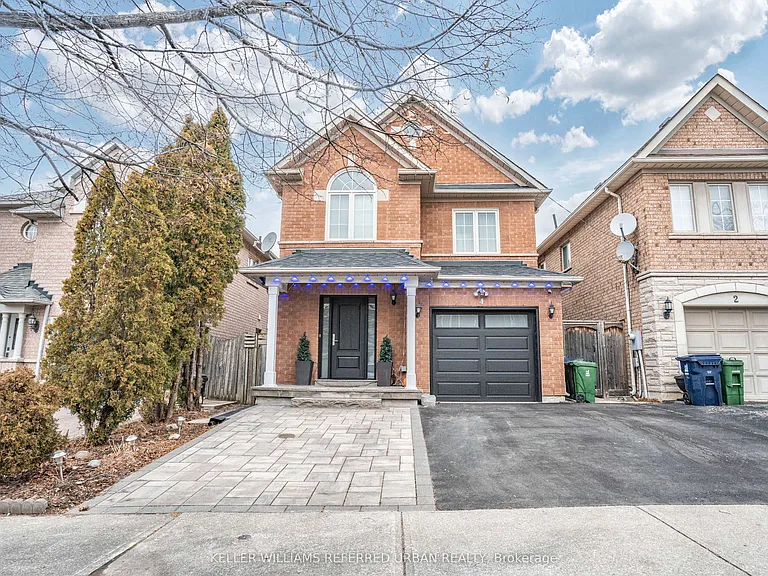 4 Purdy Cres #LOWER — Photo 1