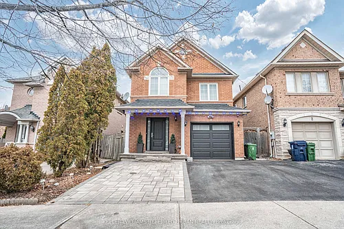 4 Purdy Cres #LOWER Photo 1