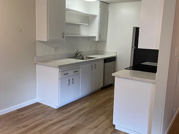 5th image of 250 Curtner Ave APT 1