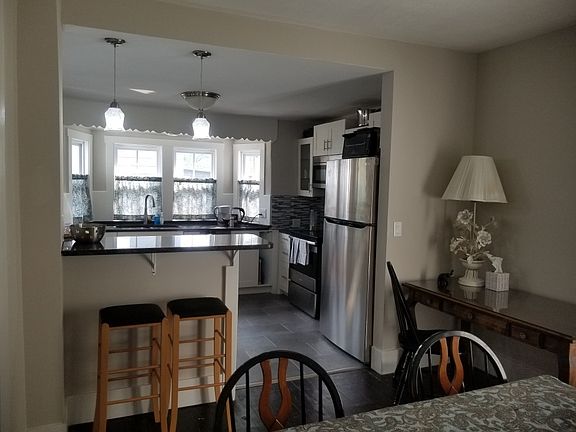 4th image of 305 Cox St