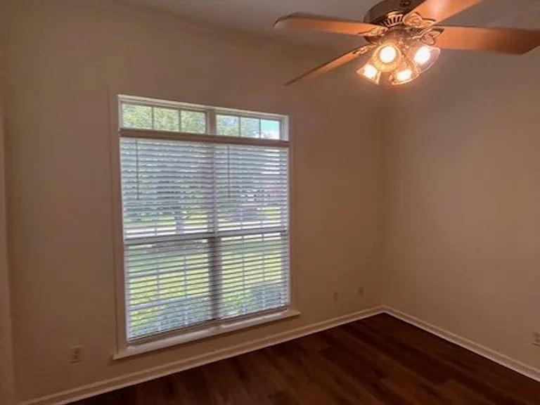 4077 Huntley Dr — Photo 12