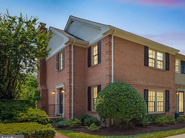 8210 Clifton Farm Ct, Alexandria, VA 22306