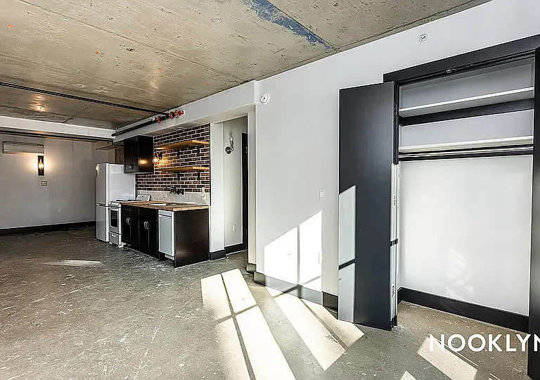 639 Foster Ave #305 — Photo 4