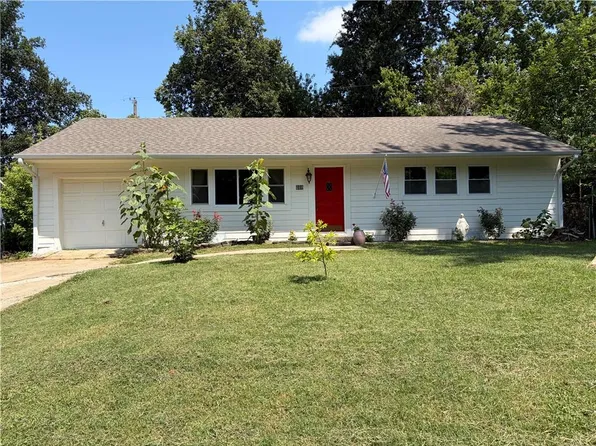 905 N 80th Ter, Kansas City, KS 66112