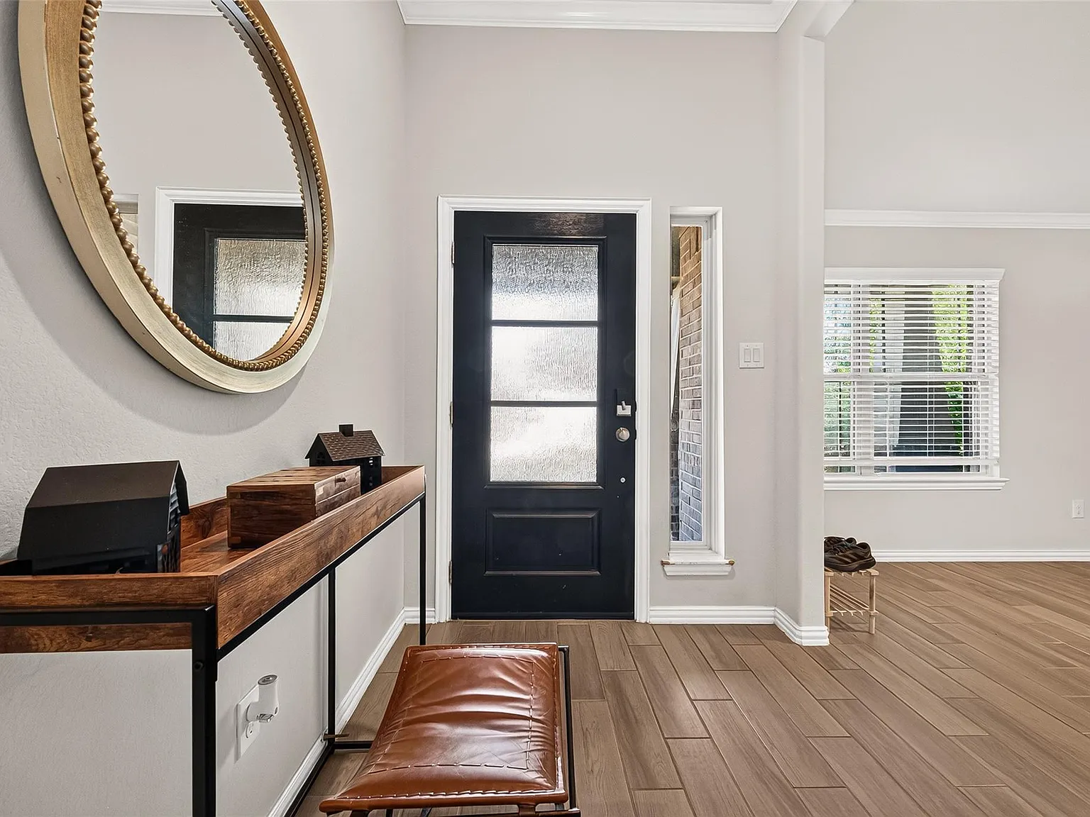 3 bed, 2.0 bath, 2029 sqft, $2,500 — Photo 2