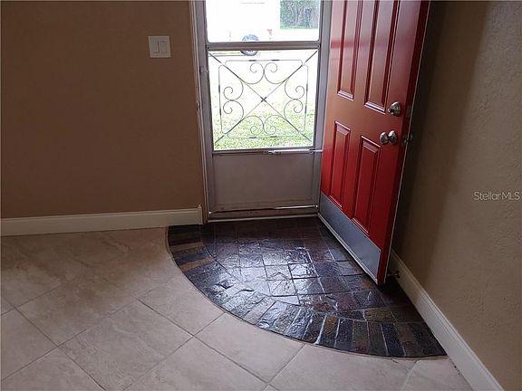 5th image of 32 Narcissus Dr