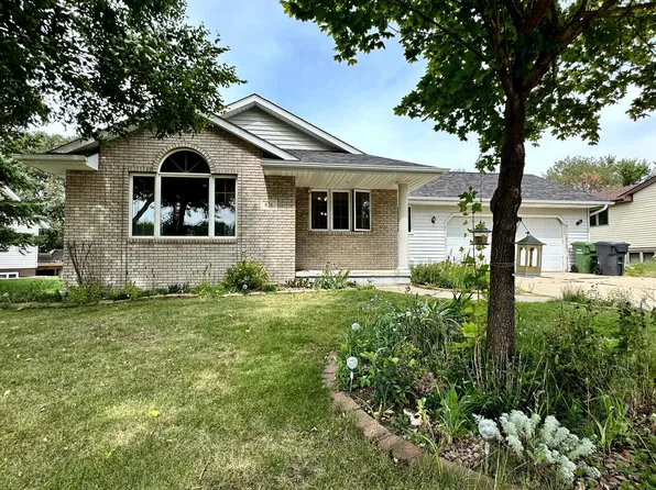 826 Homewood Ave, Worthington, MN 56187